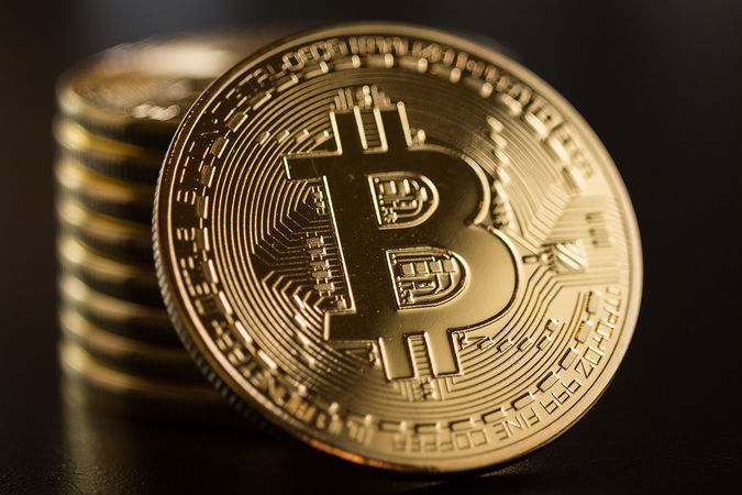 Китайский криптовалютный инвестор Чандлер Гуо сообщил, что готовится запустить собственный хардфорк биткоинаи— Bitcoin God (GOD).