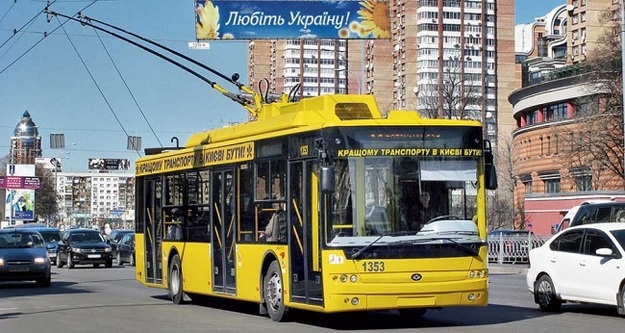 В киевском электротранспорте монтируют оборудование для бесконтактной оплаты проезда.