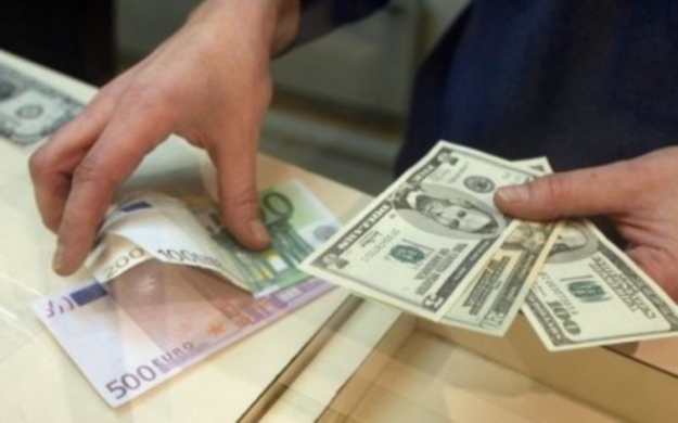 Нацбанк упрощает порядок ввоза резидентами в Украину иностранной валюты в наличной форме и усовершенствует порядок ее вывоза.