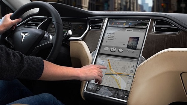 Tesla переробляє свій підхід до автомобільної навігації і розгорне «капітальну перебудову» системи на початку 2018 року.