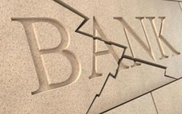 Національний банк рішеннями правління від 28 грудня 2017 року №855-рш відкликав банківську та генеральну ліцензії на здійснення валютних операцій у Кредит Оптима Банку.
