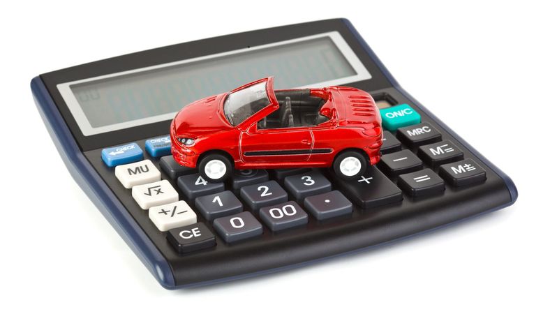 Юридические лица, владельцы авто и плательщики земельного налога с 1 января 2018 года отчитываются по новым формам деклараций.