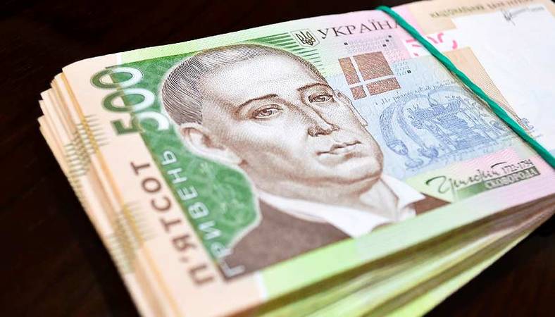 У готівковому обігу країни на початок 2018 року перебувало готівки (банкнот та монет) на загальну суму 361,5 млрд.