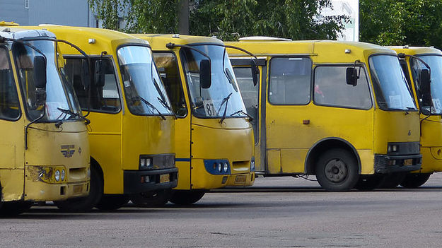 В столице дорожает проезд в частных маршрутных микроавтобусах.
