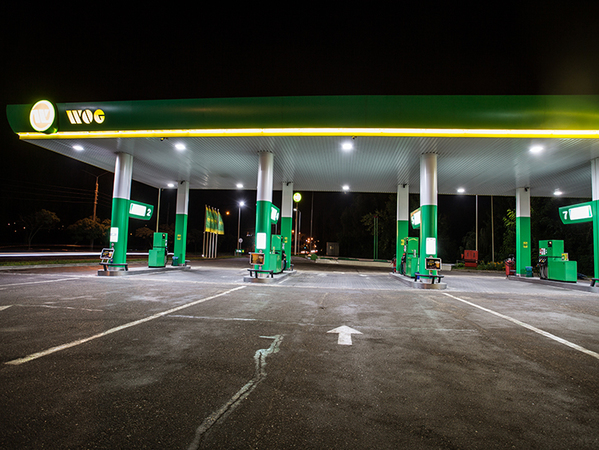 Крупные сети АЗС, такие как WOG, SOCAR и другие, вновь подняли цены на бензин и дизельное топливо на 10-50 копеек за литр.