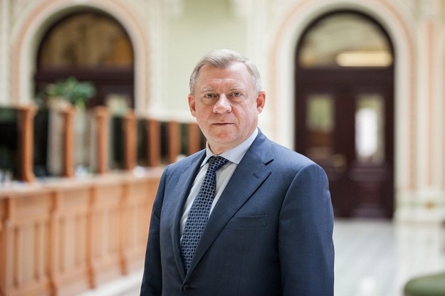Президент Украины Петр Порошенко внес в Верховную Раду проект постановления № 7501 о назначении Якова Смолия на должность главы Национального банка.