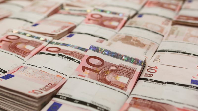 Межбанковские валютные торги, в среду, 24 января, открылись котировками в диапазоне 28,82/28,85 грн за доллар, евро — 35,48/35,51.