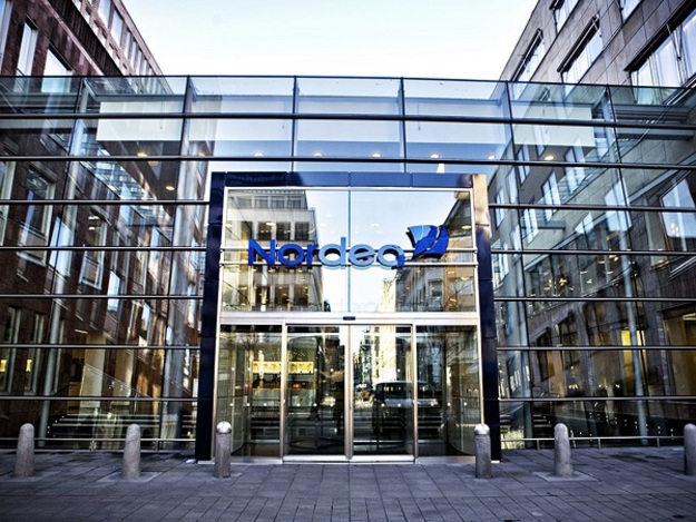 Найбільший шведський банк Nordea розіслав листи своїм співробітникам, в якому заборонив їм торгувати біткоїнами та іншими криптовалютами.