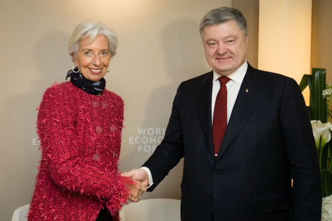 Президент Украины Петр Порошенко встретился с директором-распорядителем МВФ Кристин Лагард в Давосе.