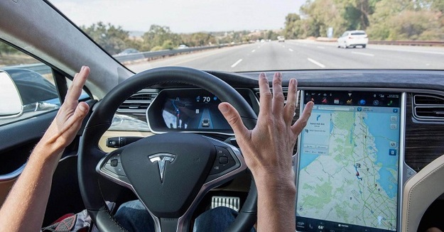 На этой неделе произошло очередное ДТП с участием электромобиля Tesla с включенным автопилотом.