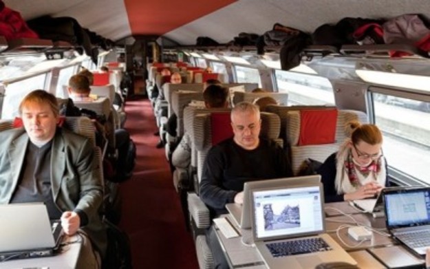 В Укрзализныце планируют сделать Wi-Fi в поездах Интерсити+ и на железнодорожных вокзалах платным.