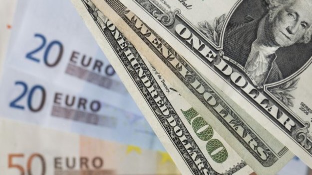 Межбанковские валютные торги, в среду, 31 января, открылись котировками в диапазоне 27,96/27,99 грн за доллар, евро — 34,77/34,81.