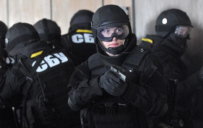 Правоохранители изъяли на предприятии «Квазар» в Киеве 400 ферм для майнинга криптовалюты, которые использовали для финансирования боевиков на Донбассе.