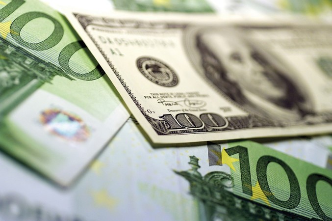 Межбанковские валютные торги 6 февраля открылись котировками в диапазоне 27,70/27,73 грн за доллар, евро — 34,33/34,37.