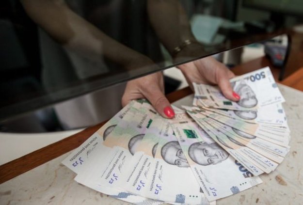 Обсяг «дефолтних» кредитів (непрацюючих кредитів з 100%-ною ймовірністю неповернення) в українських банках на 1 січня 2018 року становив 593,612 млрд грн, або 55,6% від загального обсягу виданих кредитів.