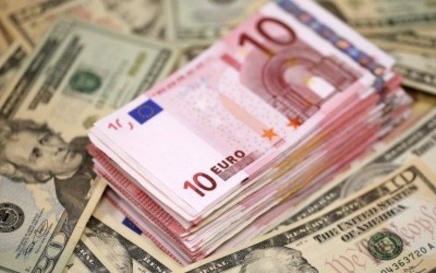 Міжбанківські валютні торги 19 лютого відкрилися котируваннями в діапазоні 26,99/27,03 грн за долар, євро — 33,50/33,55.