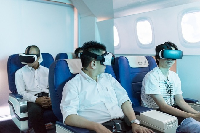 Японський туроператор віртуальної реальності First Airlines пропонує злітати з Токіо до Парижа, Нью-Йорка, Рима або на Гаваї, не залишаючи меж японської столиці.