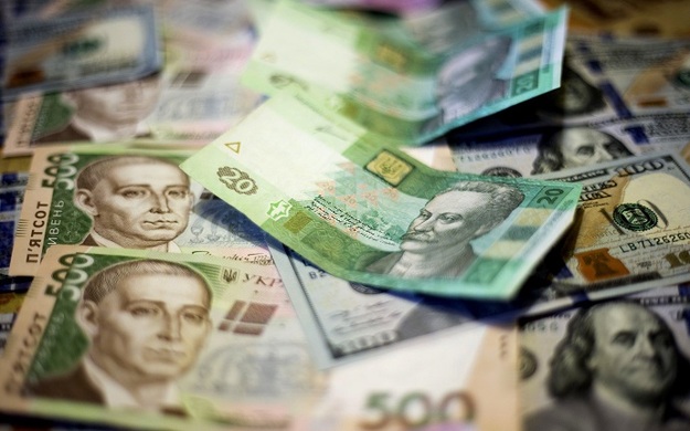 Національний банк знизив офіційний курс гривні на 6 копійок до 27,07 грн/$.