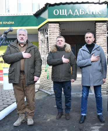В Марьинке Донецкой области возобновил работу Ощадбанк.