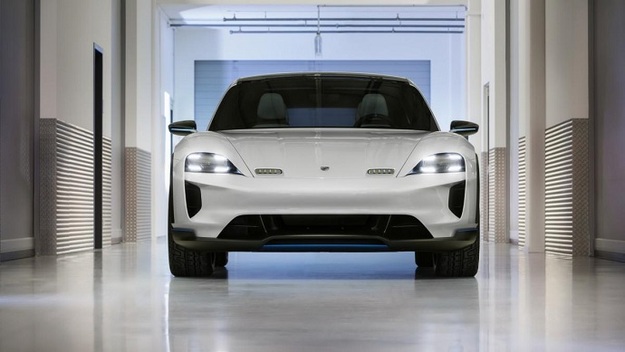 У 2019 компанія Porsche запустить у виробництво свій перший електромобіль — Mission E.