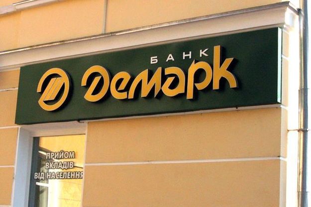 Перед признанием неплатежеспособным банка «Демарк» проводилась рисковая кредитная политика — в течение нескольких лет было заключено десятки подобных между собой кредитных соглашений на общую сумму почти 1,3 млрд грн.
