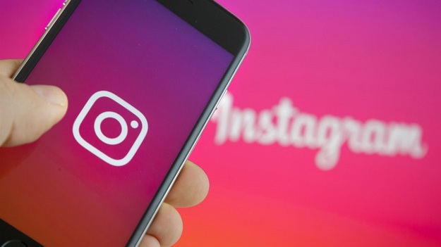 ПриватБанк призвал пользователей соцсети Instagram не переходить по сомнительным ссылкам, не регистрироваться на неизвестных сайтах и ​​не передавать мошенникам персональные данные.