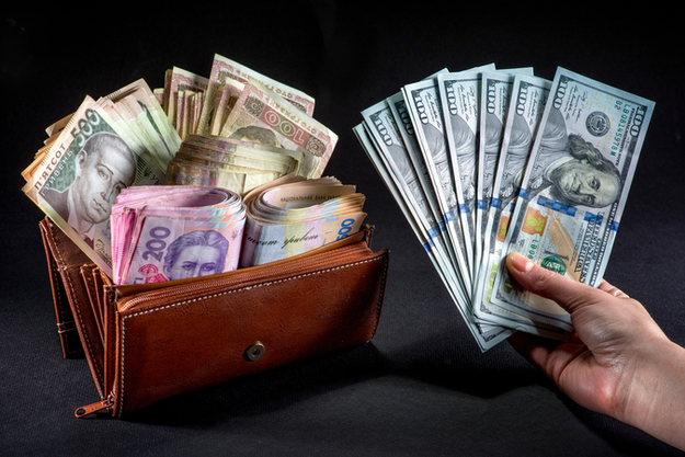 Межбанковские валютные торги 3 апреля открылись котировками в диапазоне 26,27/26,31 грн за доллар, евро — 32,37/32,42.