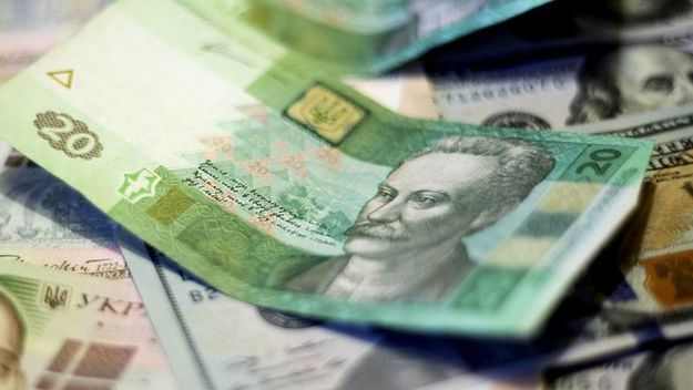 Національний банк знизив офіційний курс гривні на 16 копійок до 26,32 грн/$.