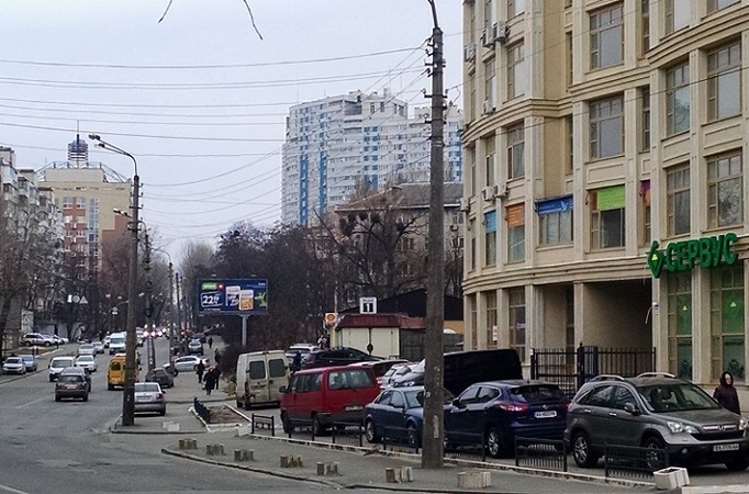 Ціни на квартири в Києві продовжують знижуватися.