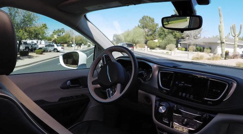 Починаючи з цього тижня, автовиробники отримали дозвіл тестувати повністю автономні автомобілі на дорогах Каліфорнії (США).