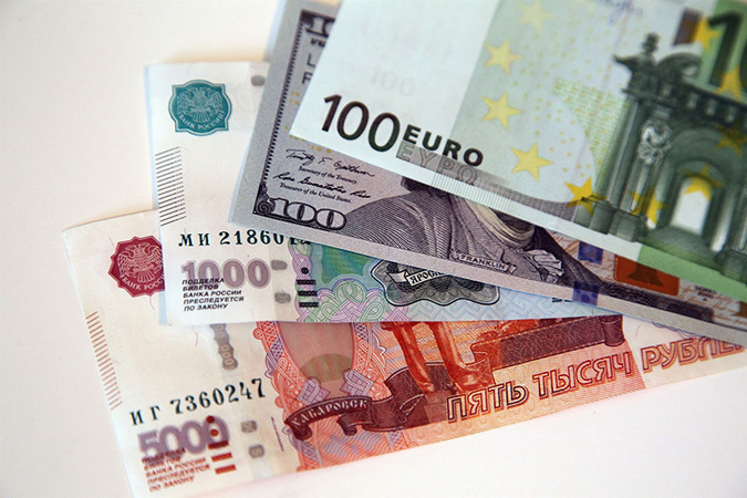 Межбанковские валютные торги 16 апреля открылись котировками в диапазоне 26,06/26,10 грн за доллар, евро — 32,12/32,17.