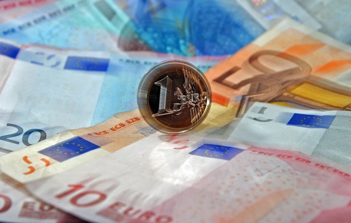 Міжбанківські валютні торги 20 квітня відкрилися котируваннями в діапазоні 26,18/26,22 грн за долар, євро — 32,30/32,35.