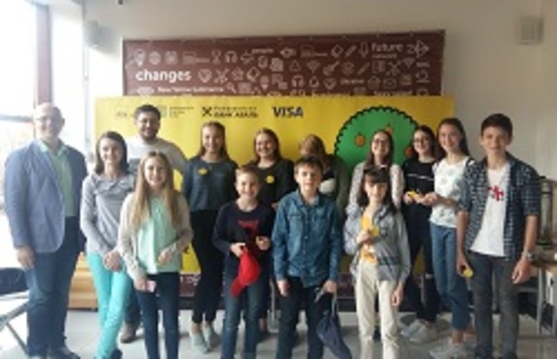 Працівники Райффайзен Банку Аваль та компанії Visa провели два тренінги з питань фінансової грамотності для підлітків у Одесі.