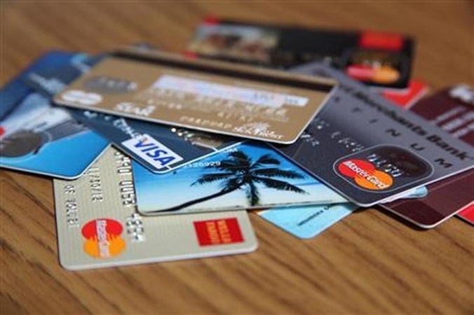 Укрпошта планує до кінця вересня встановити близько 5 тисяч терміналів у своїх відділеннях для прийому платіжних карток, що стало можливим після реєстрації НБУ договорів про участь Укрпошти в міжнародних платіжних системах Visa і MasterCard.