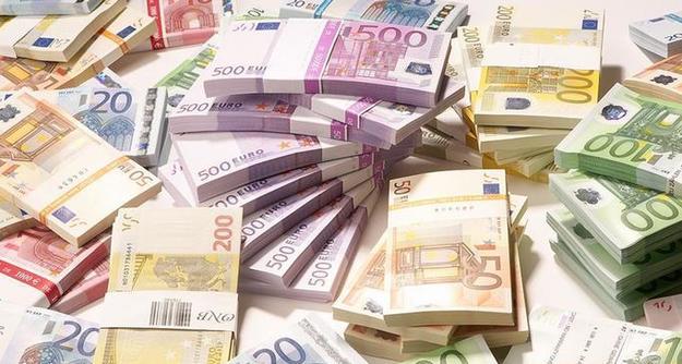 Міністерство фінансів 24 квітня на плановому щотижневому аукціоні з розміщення облігацій внутрішньої державної позики (ОВДП) залучило до державного бюджету 1,051 млрд грн і 83,6 млн євро.