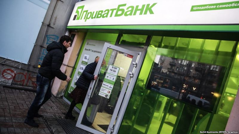 ПриватБанк продає автомобільну стоянку біля міжнародного аеропорту Бориспіль, щоб розплатитися за борги компанії АероСвіт.
