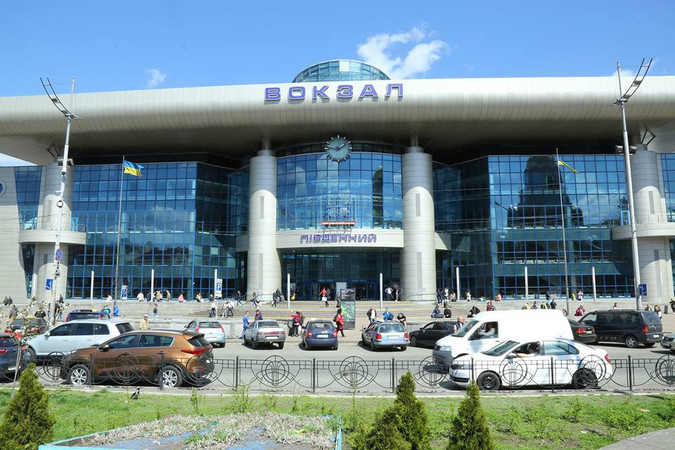 «Укрзализныця» предлагает футбольным болельщикам, которые приедут в Киев на финал Лиги чемпионов УЕФА 26 мая, «лоукост-номера» на Южном вокзале в столице.