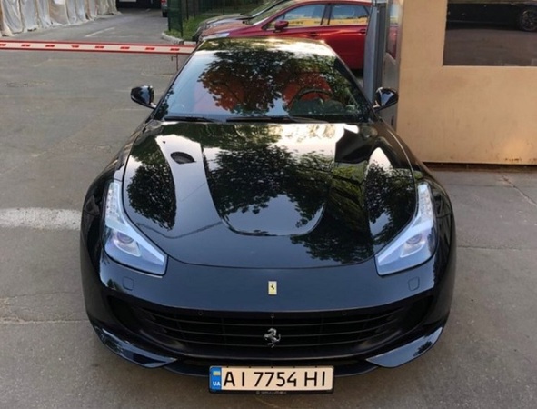 В Киеве засняли новое купе Ferrari GTC4 Lusso 2018.