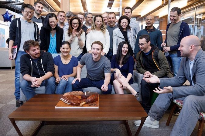 Компанія Facebook провела одну з найбільших за свою історію кадрову реорганізацію, розділивши команду продуктів на три напрямки.