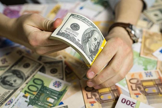 Межбанковские валютные торги 18 мая открылись котировками в диапазоне 26,17/26,19 грн за доллар, евро — 30,92/30,94.