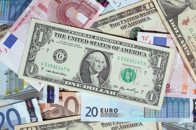 Межбанковские валютные торги 21 мая открылись котировками в диапазоне 26,09/26,12 грн за доллар, евро — 30,60/30,63.