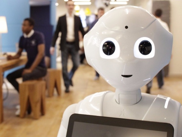 Альфа-Банк планирует заменить сотрудников чат работами, наподобие Аллы — робота, который принимает звонки в контакт-центре.