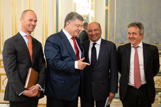Президент Украины Петр Порошенко призвал Президента ЕБРР удвоить объемы финансирования проектов и расширить сферы их применения в Украине.