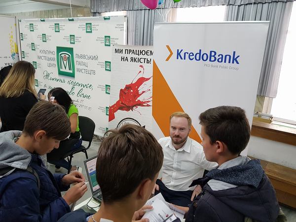 Кредобанк підтримав перший форум корпоративного наставництва «Я-Професія» для учнів старших класів шкіл-інтернатів Львівської області, що відбувся у львівському Палаці мистецтв.