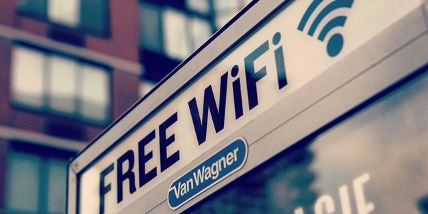 В центральной части Киева и наземном пассажирском транспорте столицы ко Дню города открыли бесплатный доступ к сети Wi-Fi.