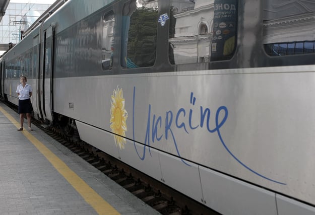 Железнодорожные билеты на поезда «Укрзализныци» подорожали с 1 июня на 6% в связи с наступлением летнего сезона.