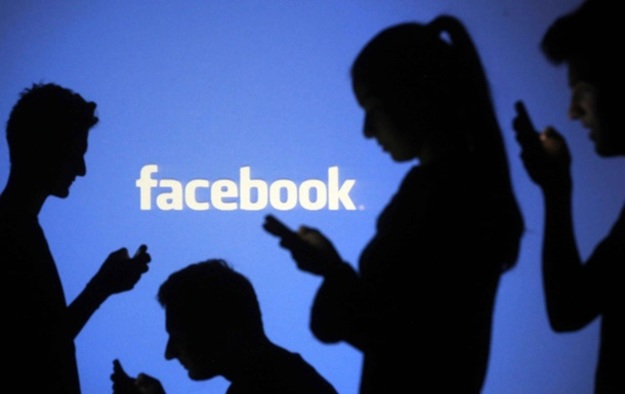 Соцсеть Facebook вылетел из тройки самых популярных ресурсов США, его обогнали развлекательный сайт YouTube и фото соцсеть Instagram.