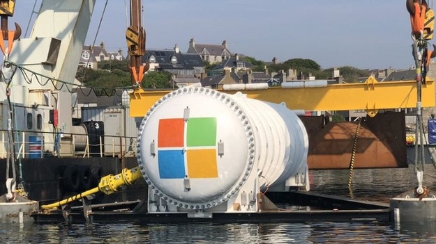 Дата-центр проекту Natick компанії Microsoft здійснив успішне занурення на морське дно біля Оркнейських островів (Шотландія) в Північному морі.