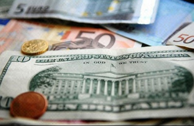 В понедельник на валютном рынке возможны очередные скачки котировок по евро и достаточно активная работа по доллару.