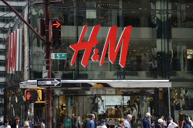 Один из крупнейших международных и крупнейший в Европе ритейлер H&M (Hennes & Mauritz) в августе откроет свой первый магазин в Украине.